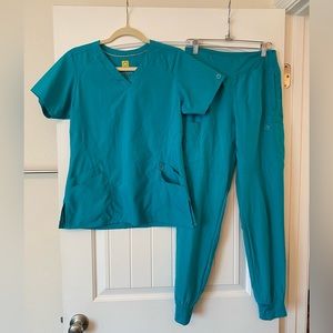 WonderWink Scrub Top & Pants Set